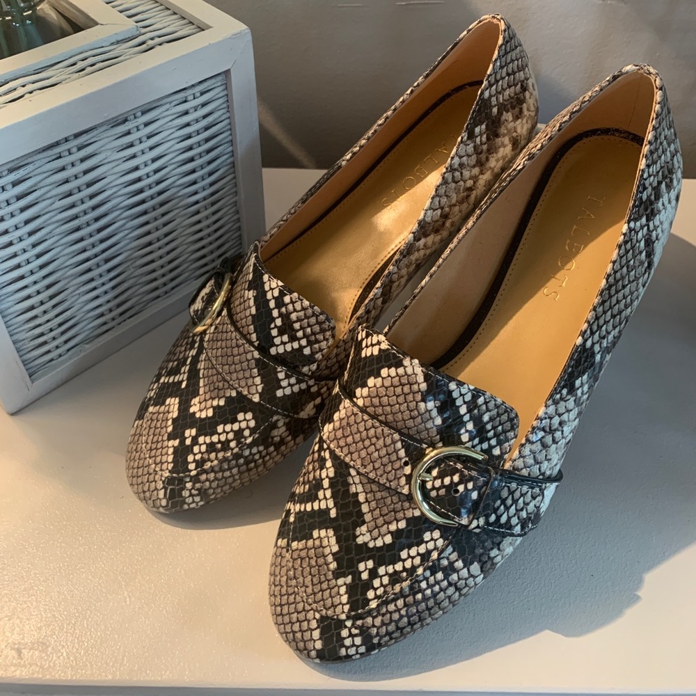 Snakeskin print loafers